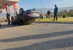 Mostar: 'Akrobacija' na benzinskoj, Vectra završila na krovu