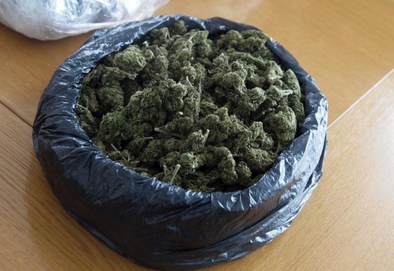 Zaplijenjeno 47 kilograma marihuane, uhićena dvojica policajaca 