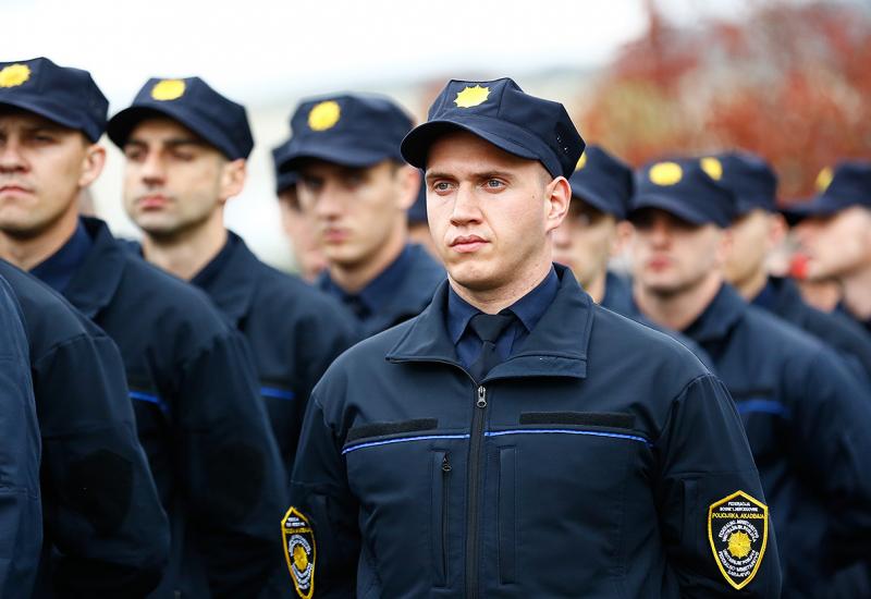 Policajci su se oprostili od svojih kolega - U Sarajevu sahranjeni ubijeni policajci