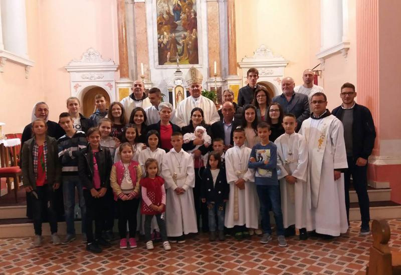 Biskup krstio sedmo dijete obitelji Kasalo