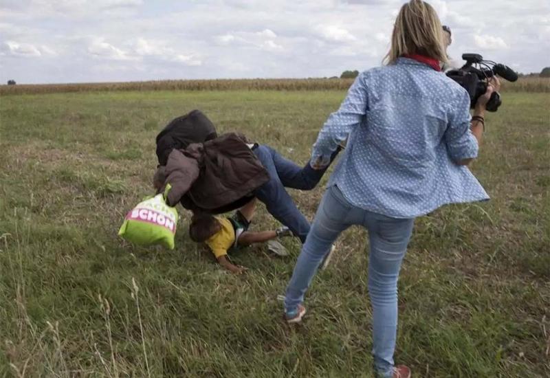 Novinarka koja je nogom udarala migrante oslobođena