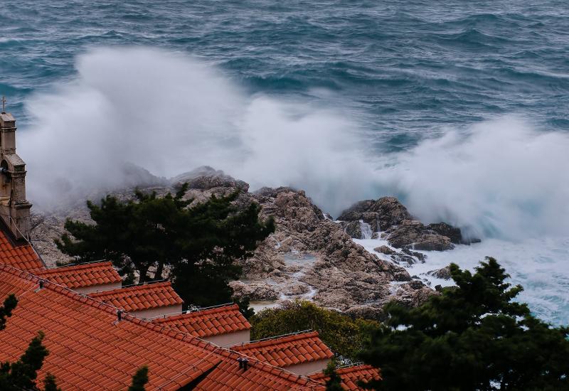 U Dubrovniku zabilježeni valovi viši od devet metara