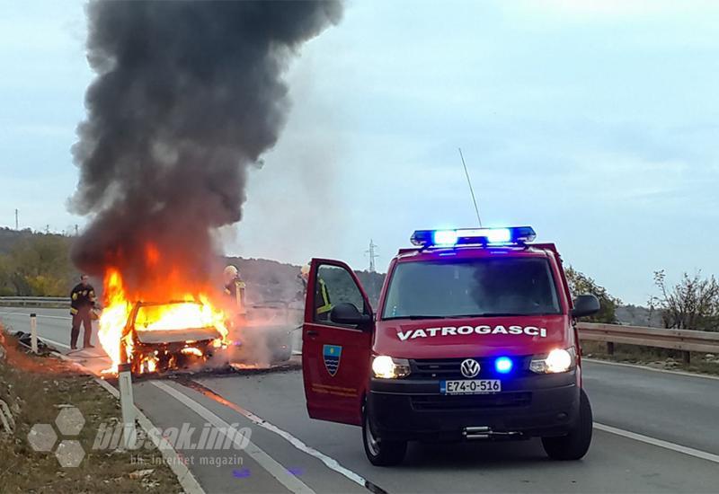 Izgorio automobil na cesti Mostar-Široki Brijeg