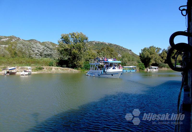 Virpazar, 'crnogorska Venecija' na jezeru, rijekama i tri kamena mosta