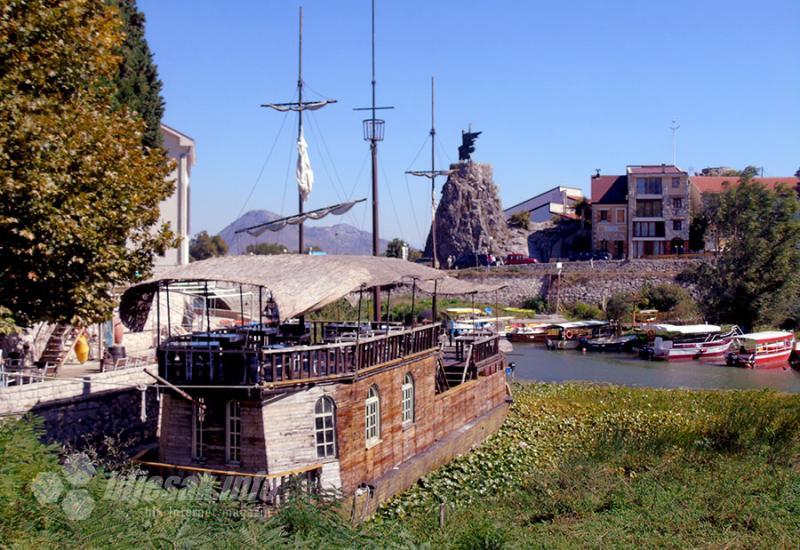 Virpazar, 'crnogorska Venecija' na jezeru, rijekama i tri kamena mosta
