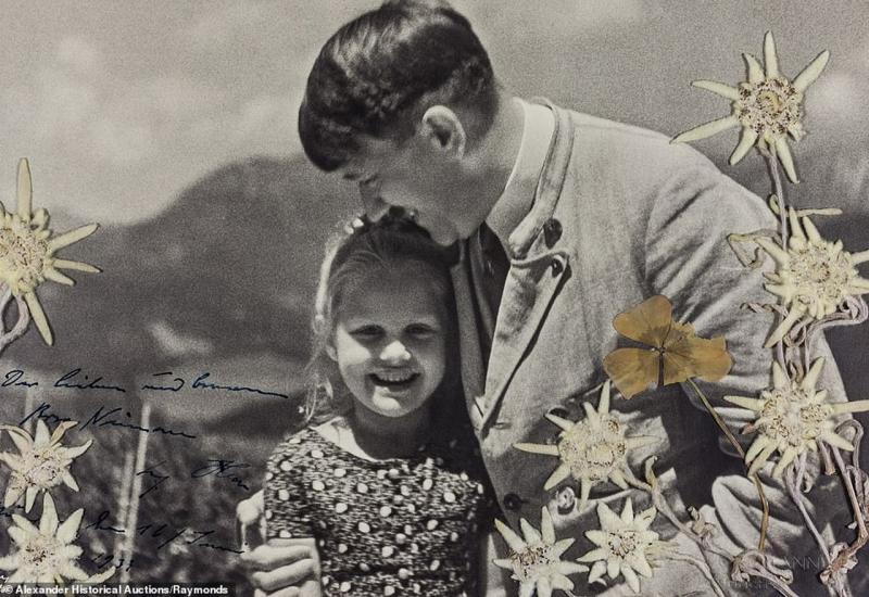 Prodaje se fotografija na kojoj Hitler grli djevojčicu židovskog podrijetla 