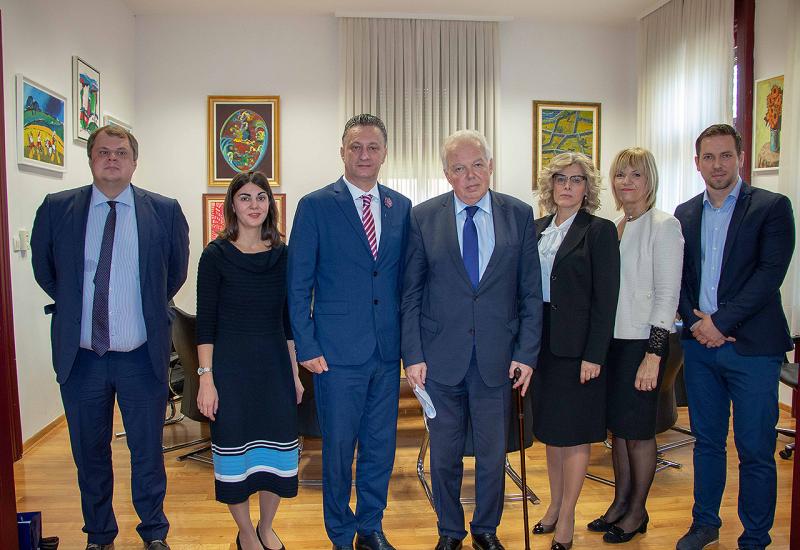 Ruski veleposlanik u BiH Peter Ivancov u Mostaru otvorio Ruski kabinet - Rusija zove mostarske studente