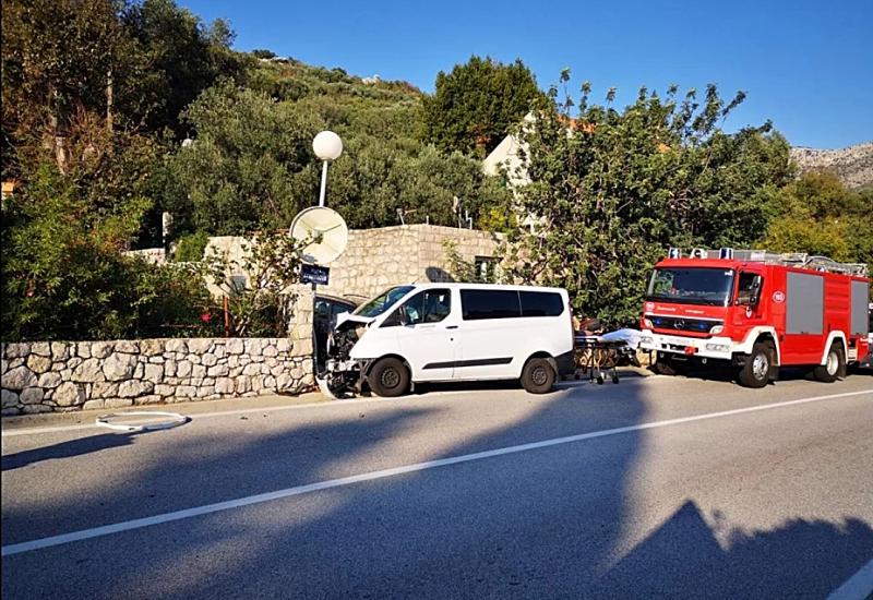 Dubrovnik: Kombi pun djece zabio se u zid, dvoje životno ugroženih
