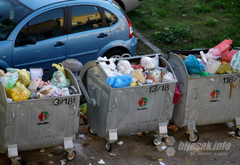 Zbog kvara na vozilima u Mostaru kasnio odvoz smeća