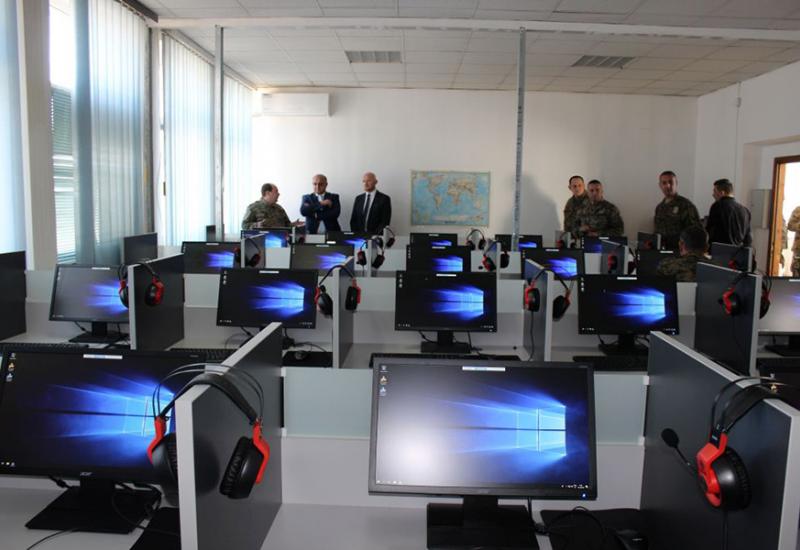 Doniranje opreme Oružanim snagama - Bh. vojnici će u opremljenijim prostorijama učiti engleski jezik