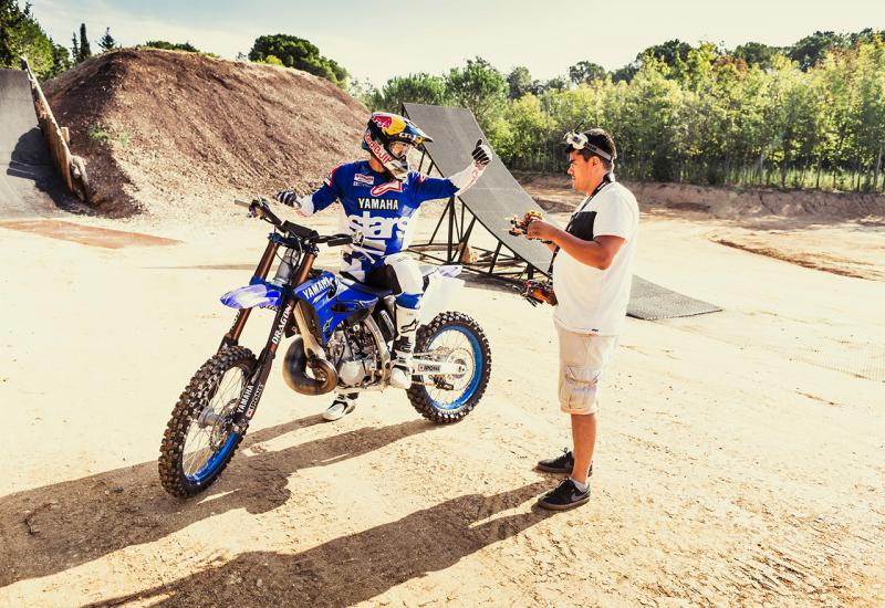 Tomas Pagès i Tom  - Vratolomije na motociklu snimljene izbliza dronom