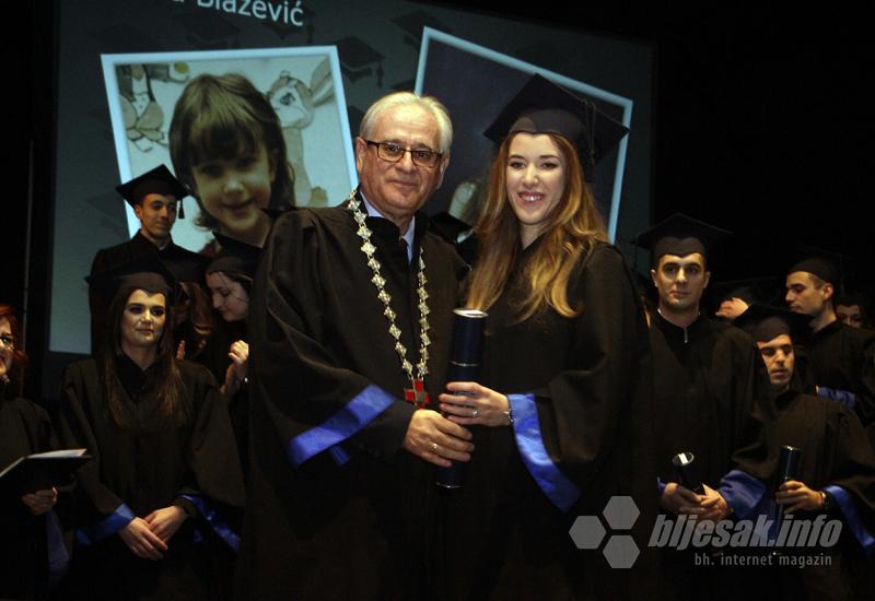 16. generacija diplomanata Medicinskog fakulteta sveučilišta u Mostaru - Promocija budućih liječnika: Muku i trud okrunili diplomama
