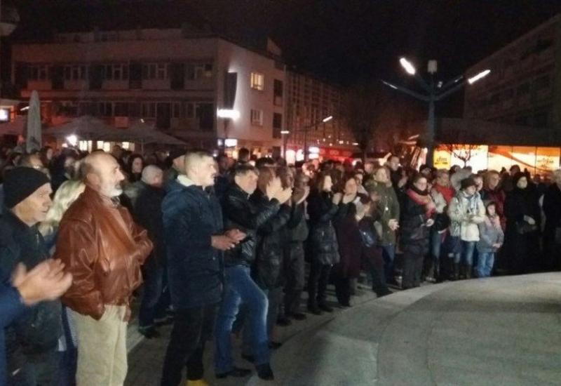 Građani Bihaća traže izmještanje migranata iz središta grada