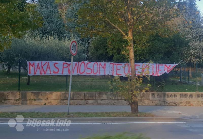U Mostaru osvanuo transparent ''Maka s ponosom te očekujemo''
