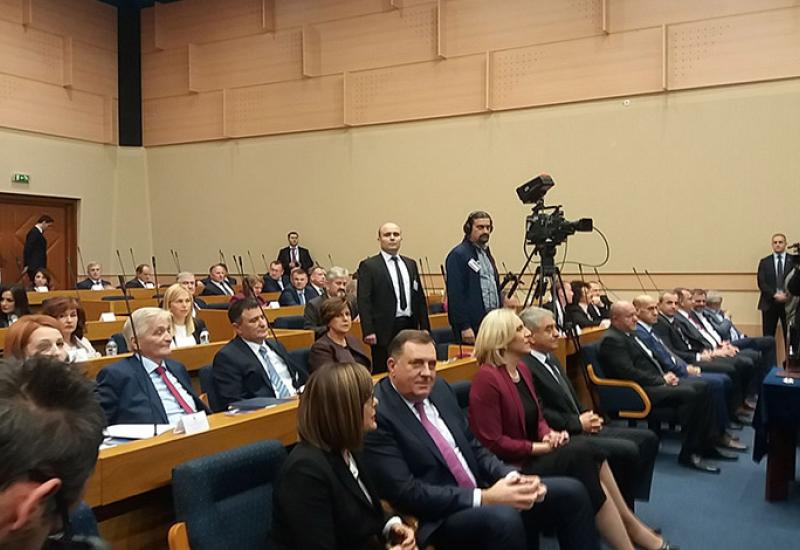 Polaganje zakletve u entitetskom parlamentu -  Cvijanović, Salkić i Jerković položili zakletve i preuzeli dužnosti