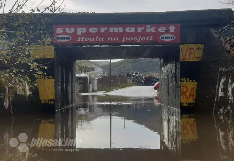 Kiša stvorila probleme u prometovanju u Mostaru - Amfibijski ulaz u Mostar