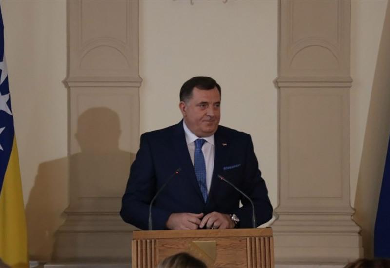 Dodik će putovati s putovnicom Srbije