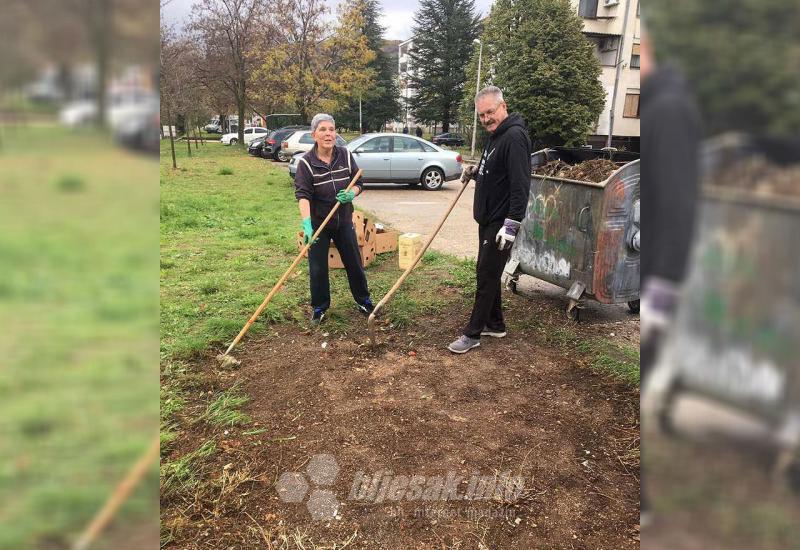 Veselko Mišić sa susjedom Olgom Galić - Povratnici iz Švicarske samoinicijativnom akcijom čišćenja podržali uređenje Zorićevine