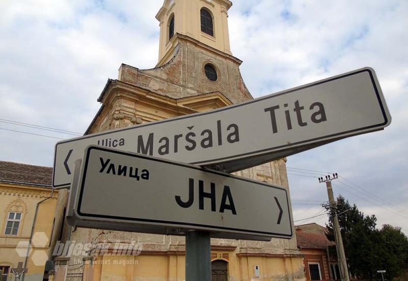 Katolička crkva na križanju ulica Maršala Tita i JNA - Bač, nekad prijestolnica, danas zaboravljen od svih