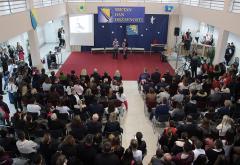 Mostar: Učenici priredbom čestitali Dan državnosti BiH