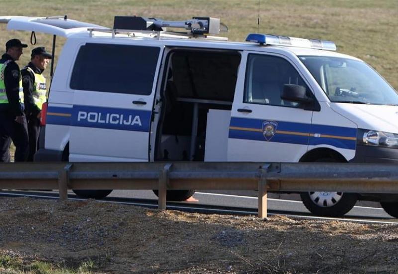  - Srbijanski vozač kombijem bježao od policije i prouzročio prometnu 