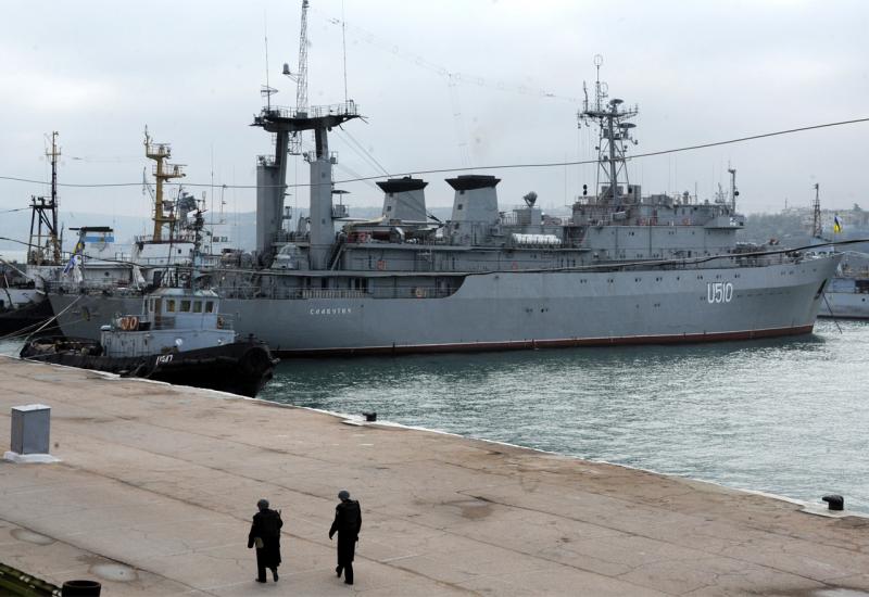 Ukrajina tvrdi kako je Rusija zaplijenila tri njezina broda i ranila pomorce