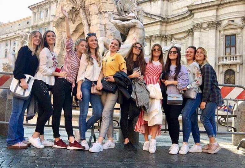Članice zbora Angelus u posjeti Rimu - Mostar: Djevojke anđeoskog glasa pozivaju na rođendanski koncert