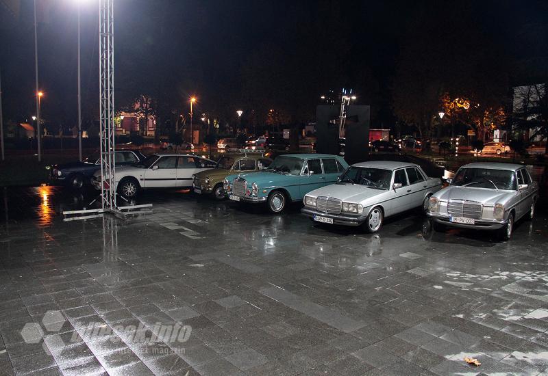 Ispred Kosače u okviru Festivala bilo je parkirano nekoliko oldtimera - Otvoreno 12. izdanje Mostar film festivala