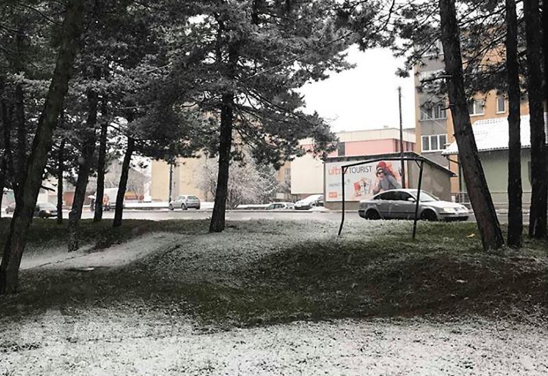 U Sarajevu počeo padati snijeg