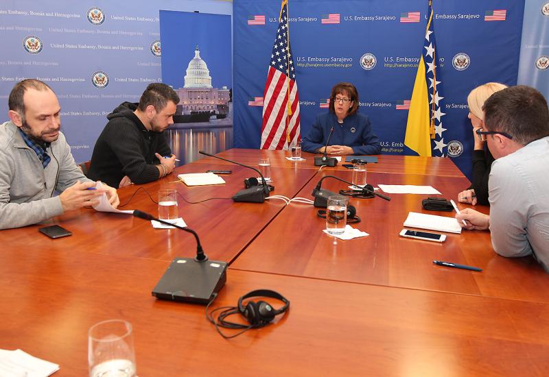 Veleposlanica SAD-a u BiH Maureen Cormack s bh. novinarima - 