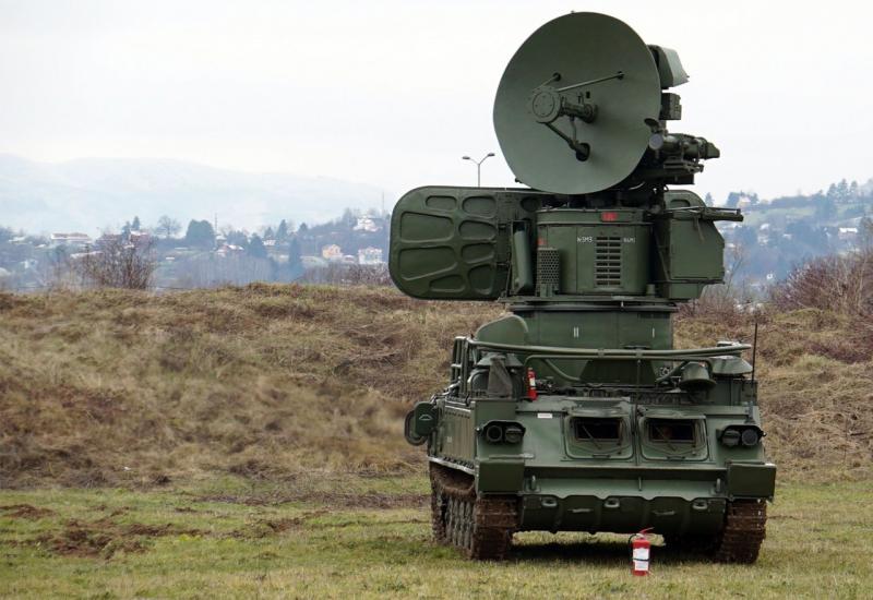 Radar protuzračnog sustava Kub - Svečanim postrojavanjem u Vojarni 