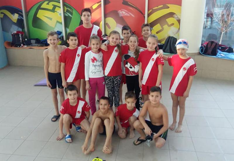 APK Zrinjski Mostar - S medaljama kući: Mladi plivači i plivačice 