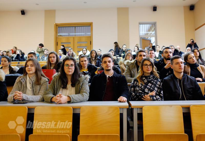 Studenti na promociji projekta - Kulturom zaustaviti odlazak mladih - Suradnja Sveučilišta i HNK Mostar