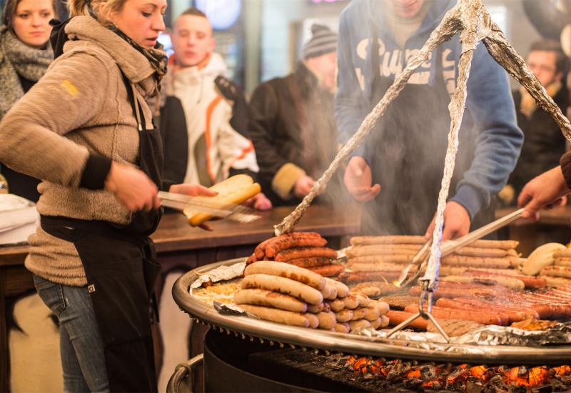 Božićni sajam rukotvorina i Međunarodni sajam kobasica u Tomislavgradu 