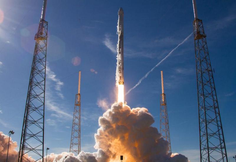 Falcon 9  - SpaceX u svemir ponio 64 satelita