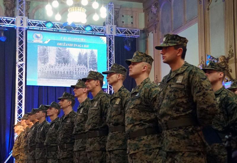 Promovirana Peta klasa mladih časnika Oružanih snaga BiH - Promovirana 64 mlada časnika Oružanih snaga BiH