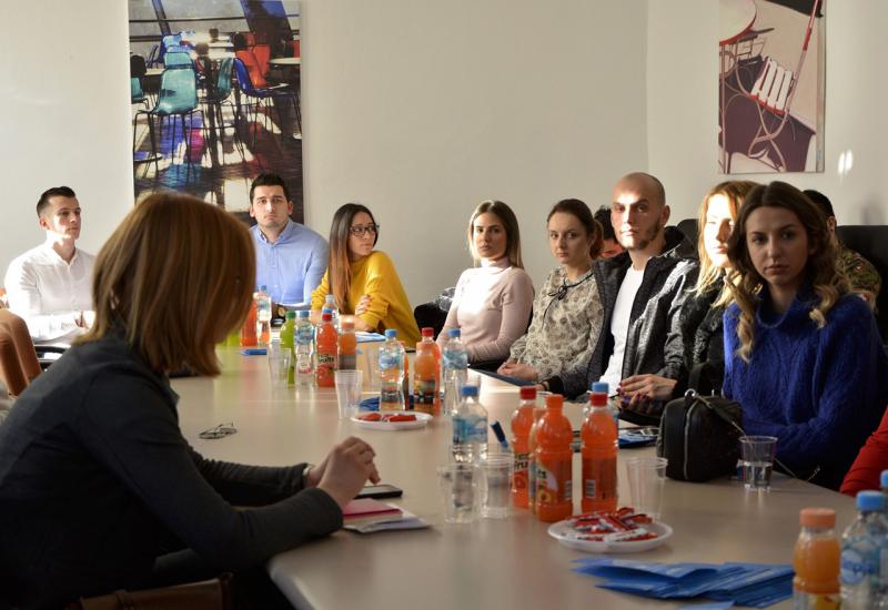 Okrugli stol održan je u organizaciji Vijeća mladih Grada Mostara - Mostar: Mladi se žale na nezaposlenost i odlazak