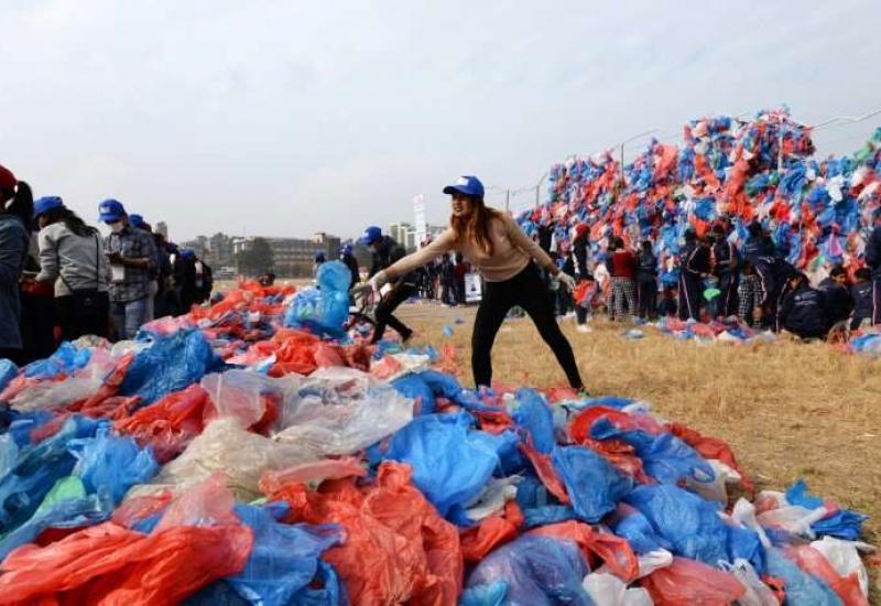  - Aktivisti u Nepalu od 100.00 plastičnih vreća napravili mapu Mrtvog mora