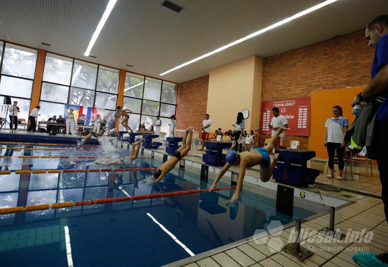 Mladi plivači i plivačice natječu se u Mostaru na sedmom božićnom kupu