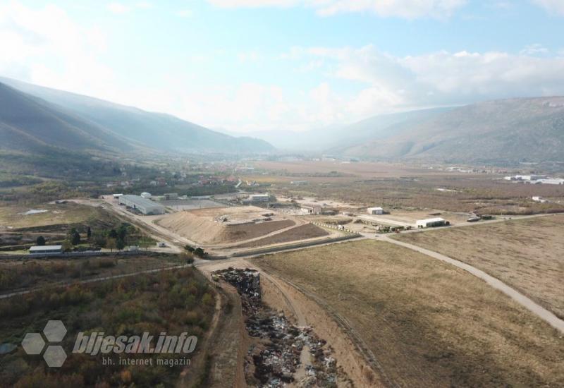 Pogled iz zraka na deponiju Uborak - Stanovnici strahuju: 