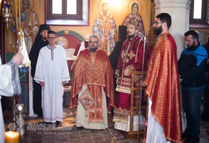 Vladika Dimitrije je posvetio čteca Miloša Bjelicu - ređenje manastir