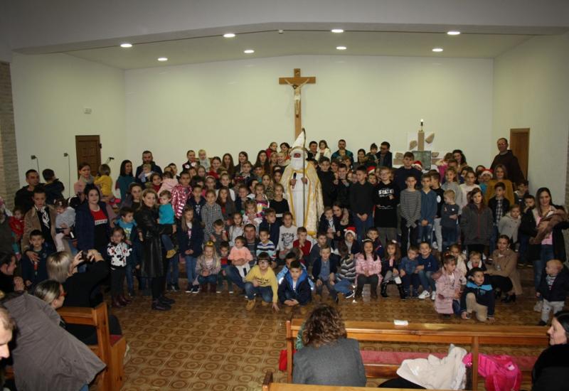 Sveti Nikola razveselio mališane širokobriješkog sela Dobrič