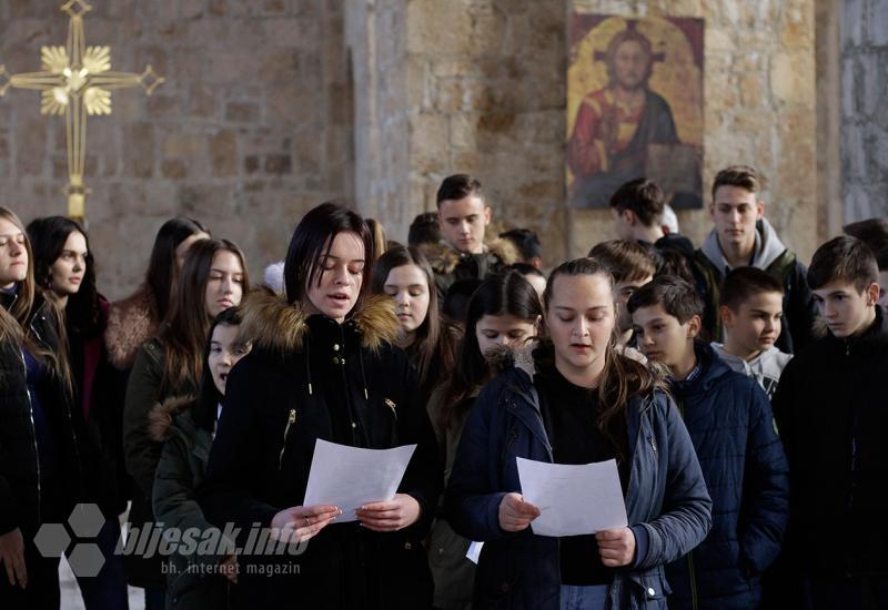 VIDEO | Mostarski učenici zajedno izvode ilahije i pravoslavnu glazbu