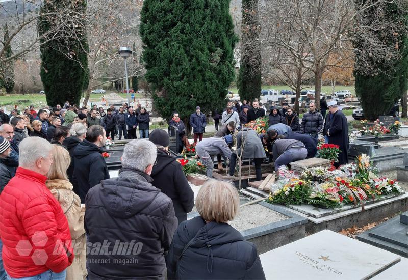 Pogreb Hasana Šišića na gradskom groblju Sutina - Šišić - Čovjek koji je dizao sport u Mostaru