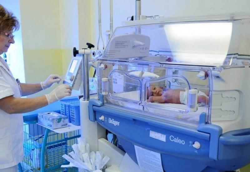 Beba u inkubatoru - Unicef: Skoro 30 milijuna beba rodi se prije vremena