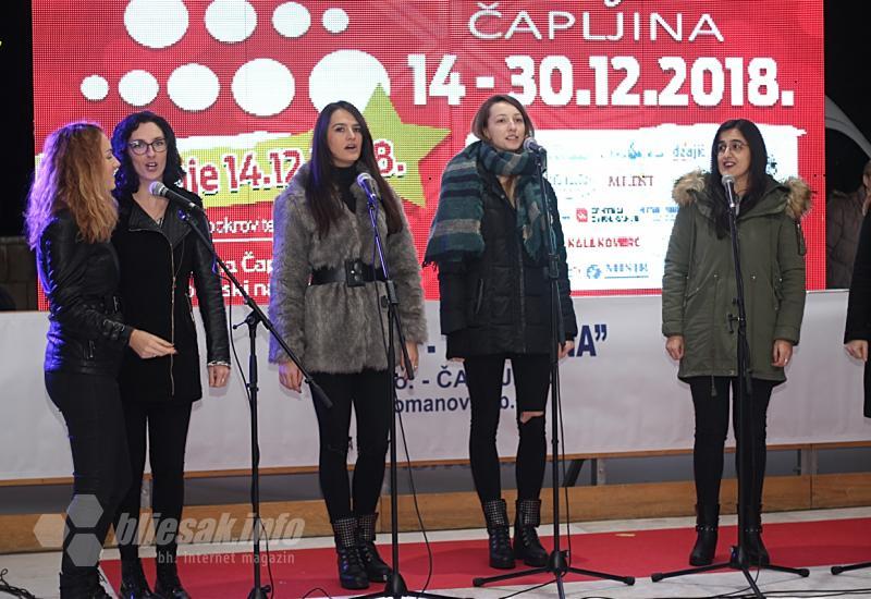 Mali Božićni sajam u Čapljinu donio blagdansko ozračje 