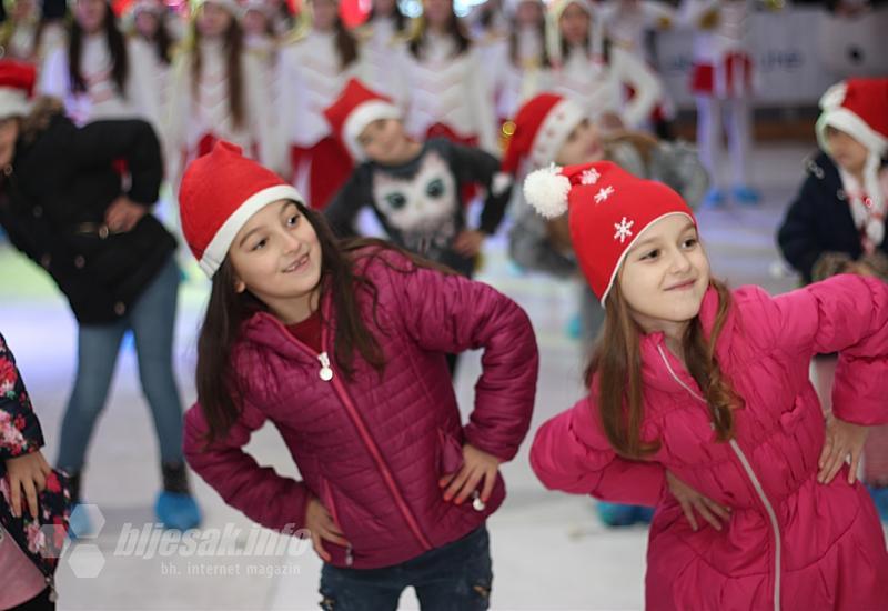 Mali Božićni sajam u Čapljinu donio blagdansko ozračje 