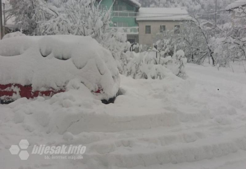 Snijeg u Jablanici - VIDEO | Vozači zabrinuti zbog stanja ceste Mostar - Konjic