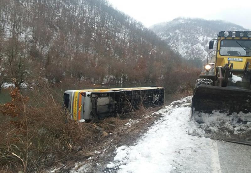 Troje ozlijeđenih iz autobusne nesreće hospitalizirano u SKB Mostar