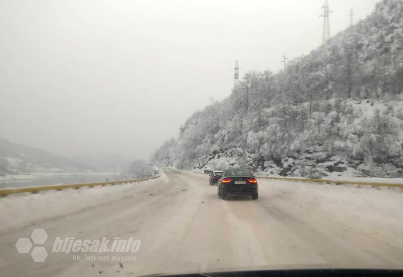 JP Ceste FBiH o ledu na cesti: Podignuta pripravnost, zastoji zbog neadekvatne zimske opreme